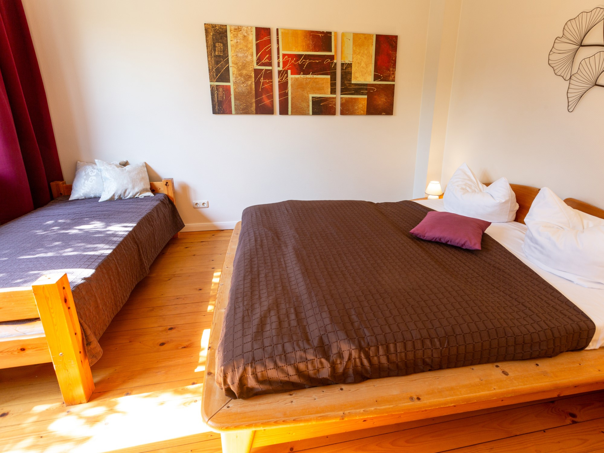Schlafzimmer Doppelbett und Einzelbett